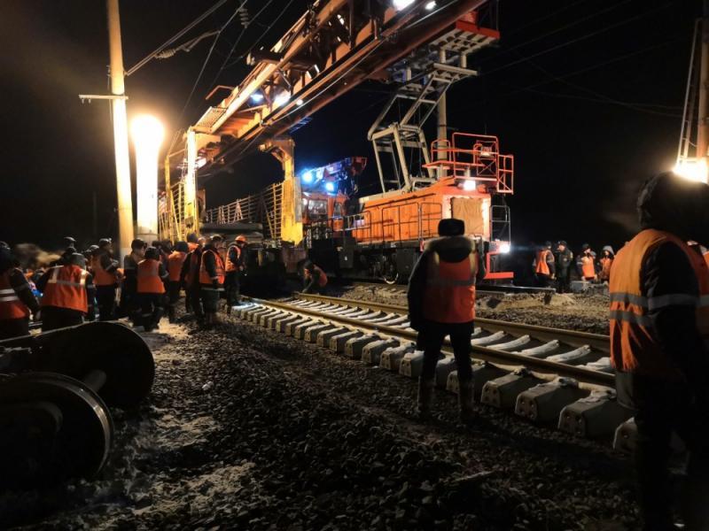 Последствия железнодорожной аварии в Заларинском районе устраняли всю ночь. Фото
