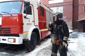 Пожар произошел в жилом доме на улице Безбокова в Иркутске. Эвакуировано 16 жильцов
