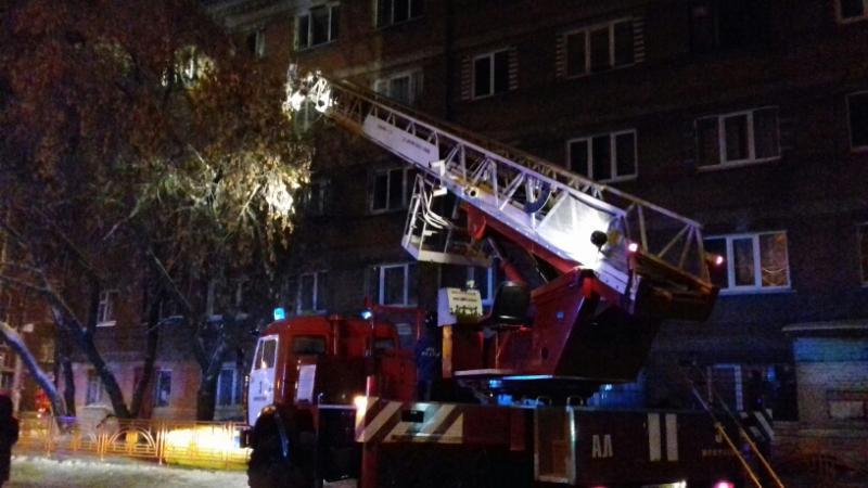В новогоднюю ночь иркутские огнеборцы спасли 25 человек на пожаре