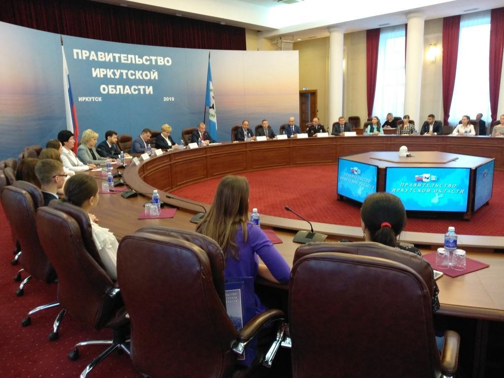 209 первокурсников Иркутской области получают губернаторскую стипендию