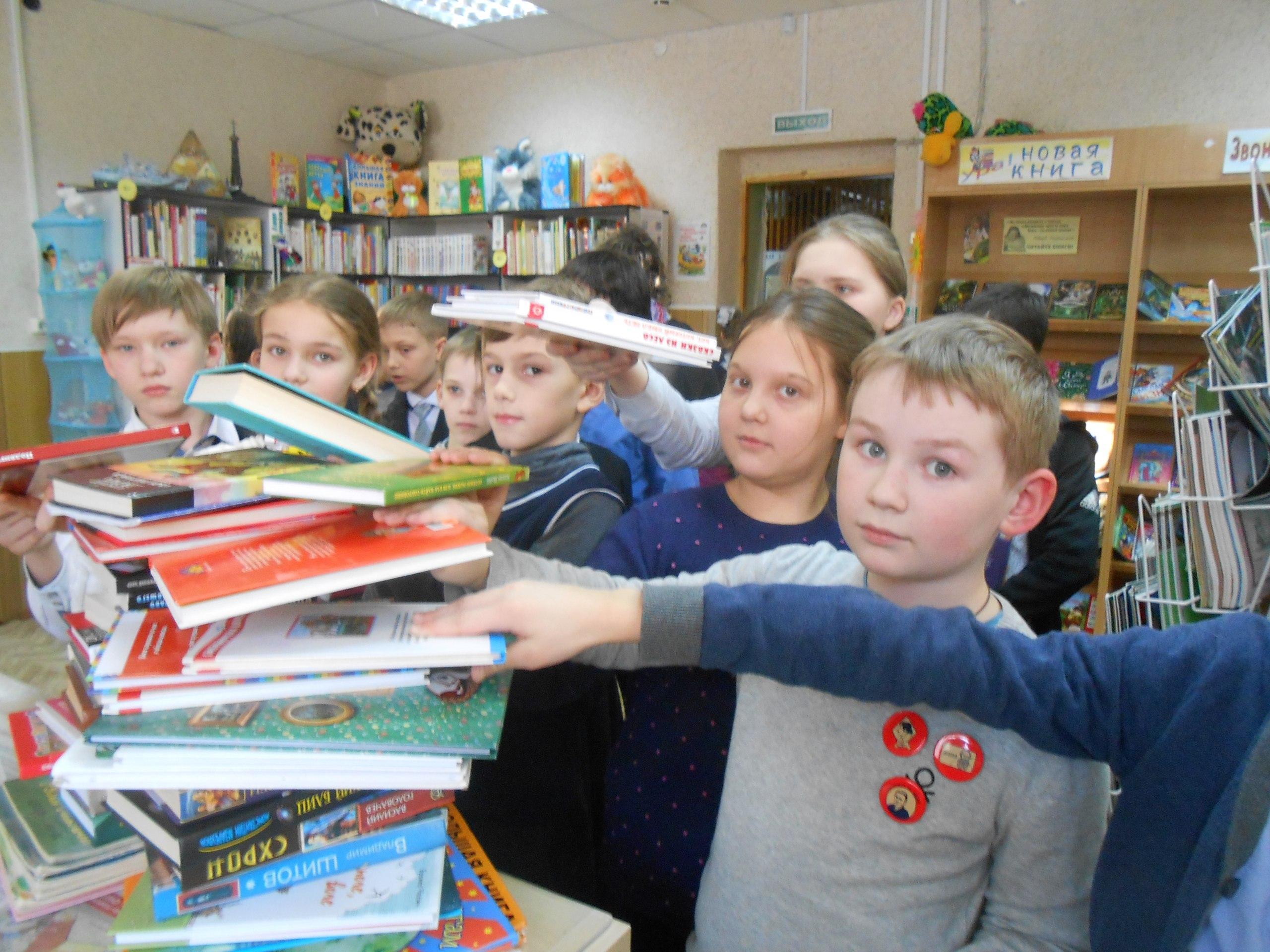 Библиотеки Усть-Илимска приглашают принять участие во всероссийской акции «Дарите книги с любовью!»