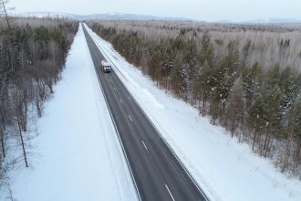 Дорожные службы выходят на круглосуточный патруль трасс Иркутской области из-за сильных морозов