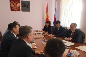 Глава Хубсугульского аймака предложил Сергею Левченко организовать обмен школьниками