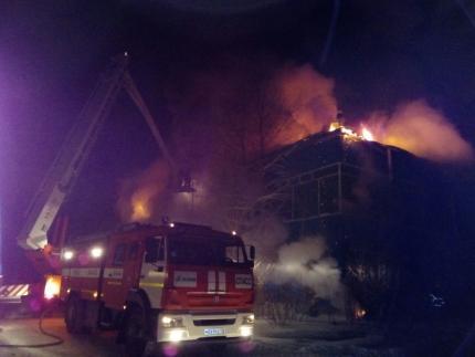 Магазин автозапчастей сгорел в зоне БЛПК в Братске