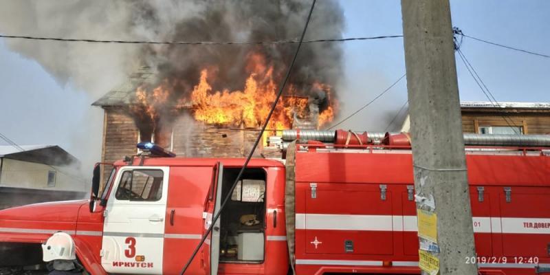 На пожаре в Иркутске спасены шесть человек. Одна женщина погибла