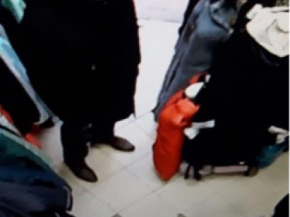 Иркутянин похитил 40 тысяч рублей у работниц вещевого рынка