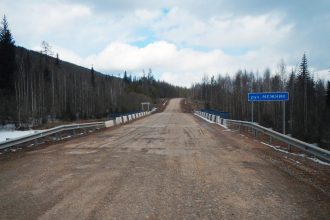 Мост через ручей Межник на трассе "Вилюй" ремонтируют в Усть-Кутском районе
