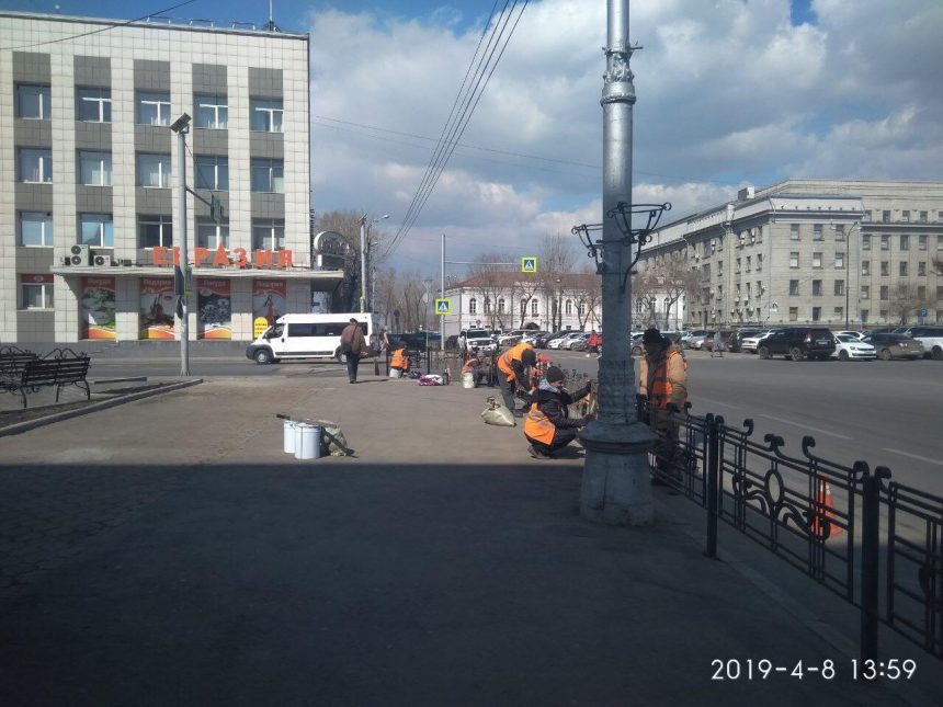 Оранжевые дорожные ограждения в Иркутске перекрасят в другие цвета