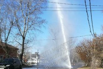 Прорыв теплопровода произошел на улице Карла Либкнехта в Иркутске