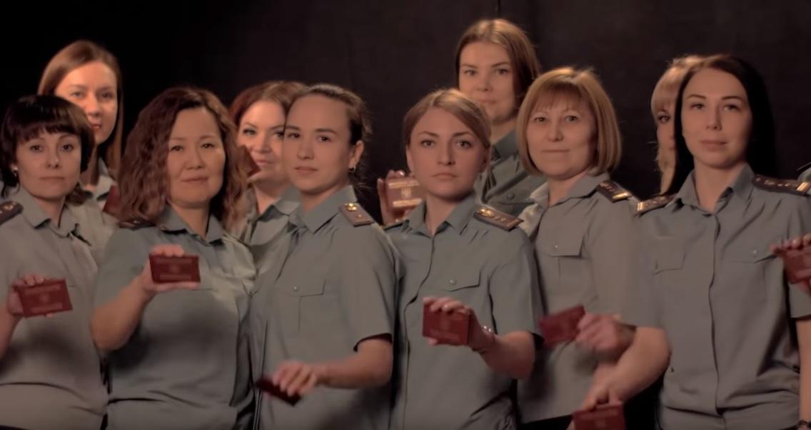 "С долгами жизни нет". Судебные приставы спели о необходимости платить по кредитам, алиментам и за ЖКХ