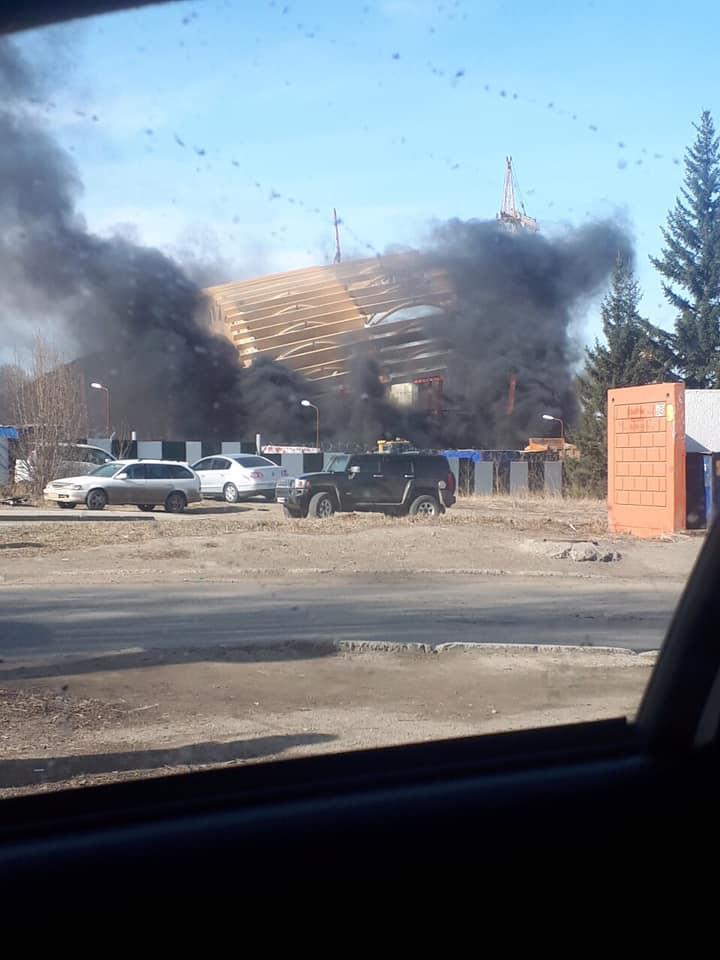 В Иркутске горела стройплощадка центра бенди