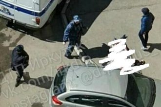 В Иркутске молодая девушка разбилась насмерть, выпав из окна 13 этажа