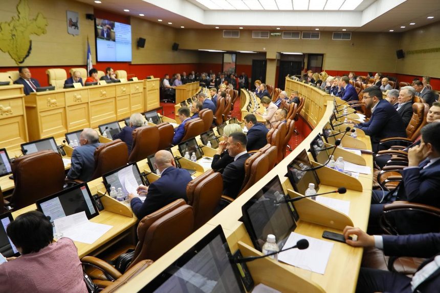 Заксобрание приняло в первом чтении законопроект от представителей КПРФ и ЛДПР об избрании мэра Иркутска на конкурсной основе