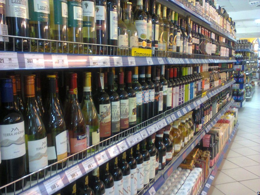 Более тысячи литров алкоголя изъяли в ходе проверки торговых объектов Иркутска с начала года
