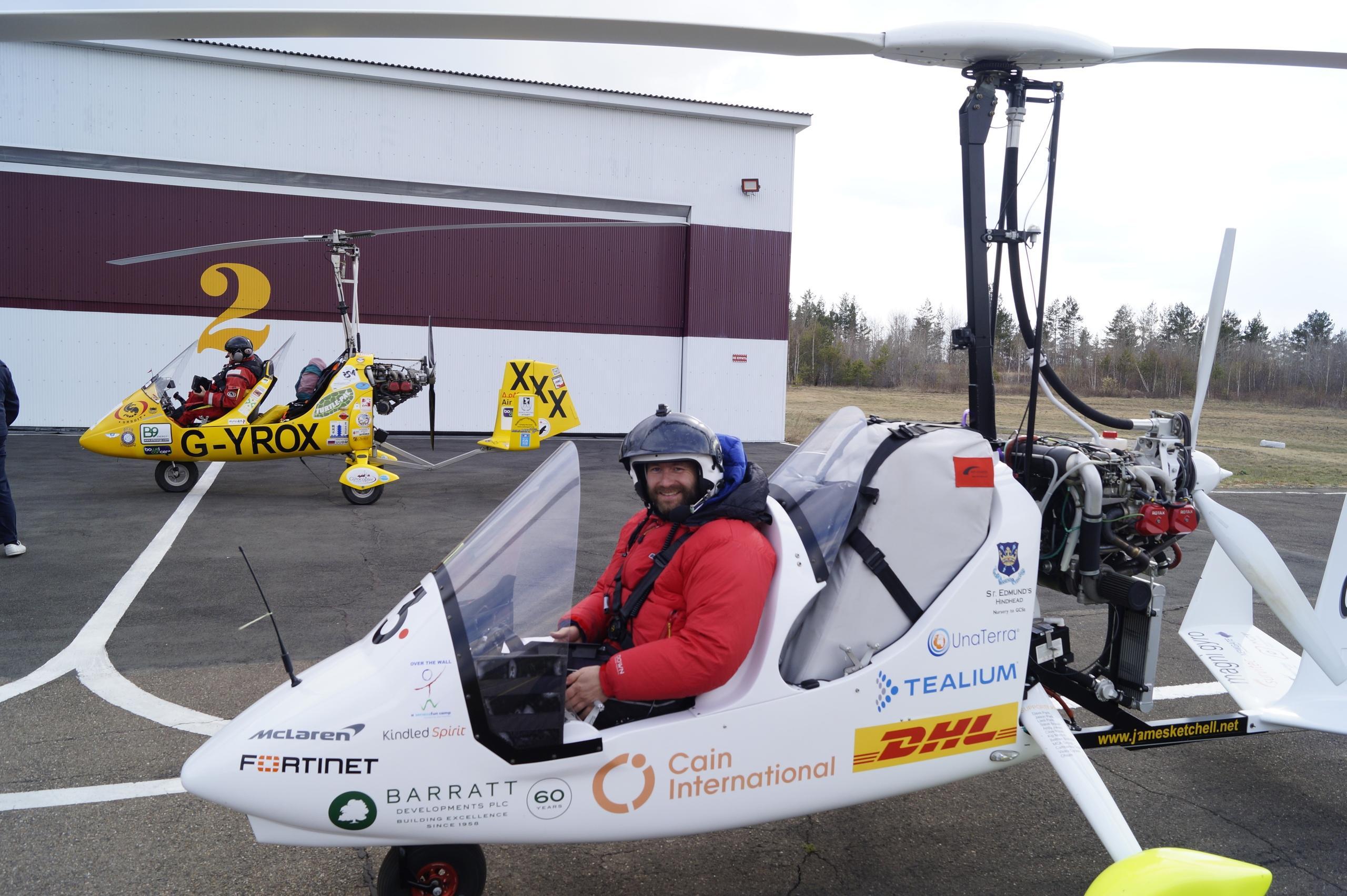 Британские пилоты-путешественники приземлились на частном аэродроме в Братске. Фото и видео