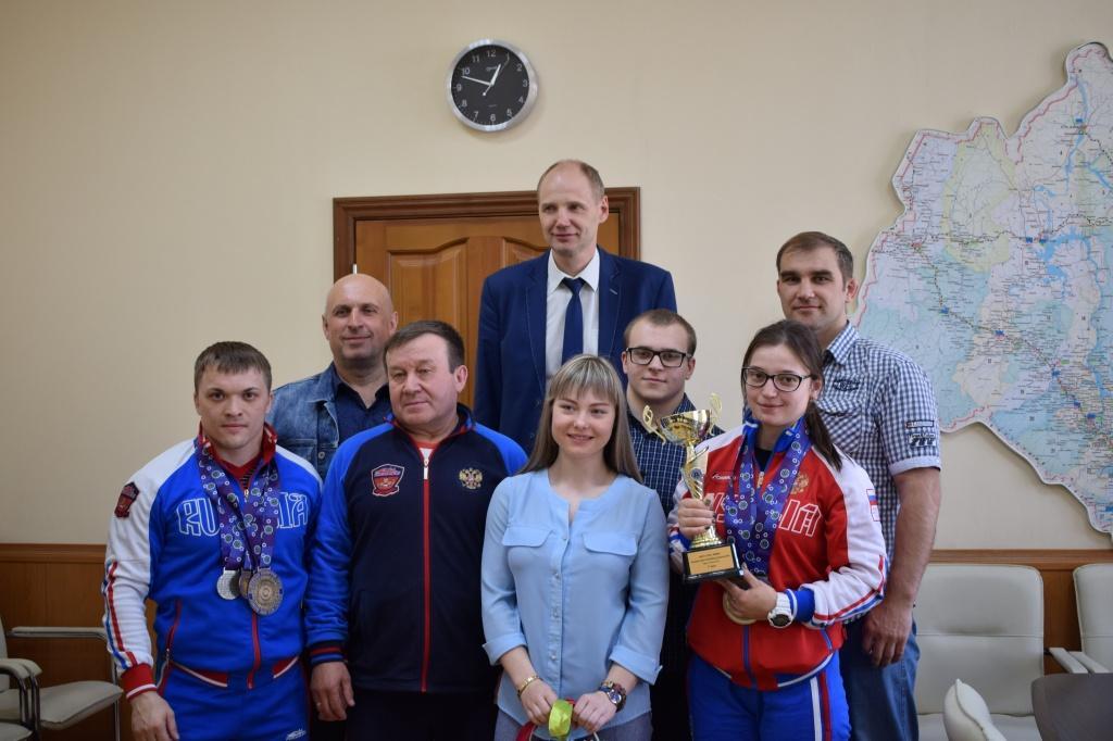 Четыре золотых и одну бронзовую медали привезли спортсмены Приангарья с чемпионата Европы по пауэрлифтингу