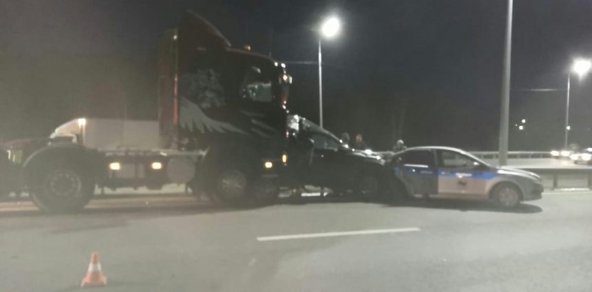 ДТП с участием двух иномарок, грузовика и патрульной машины произошло в Иркутске