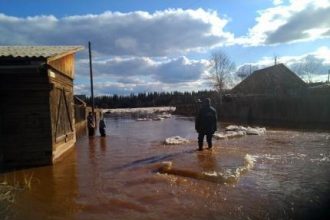 Два вертолета вылетели в Катангский район для устранения ледового затора на реке Нижняя Тунгуска