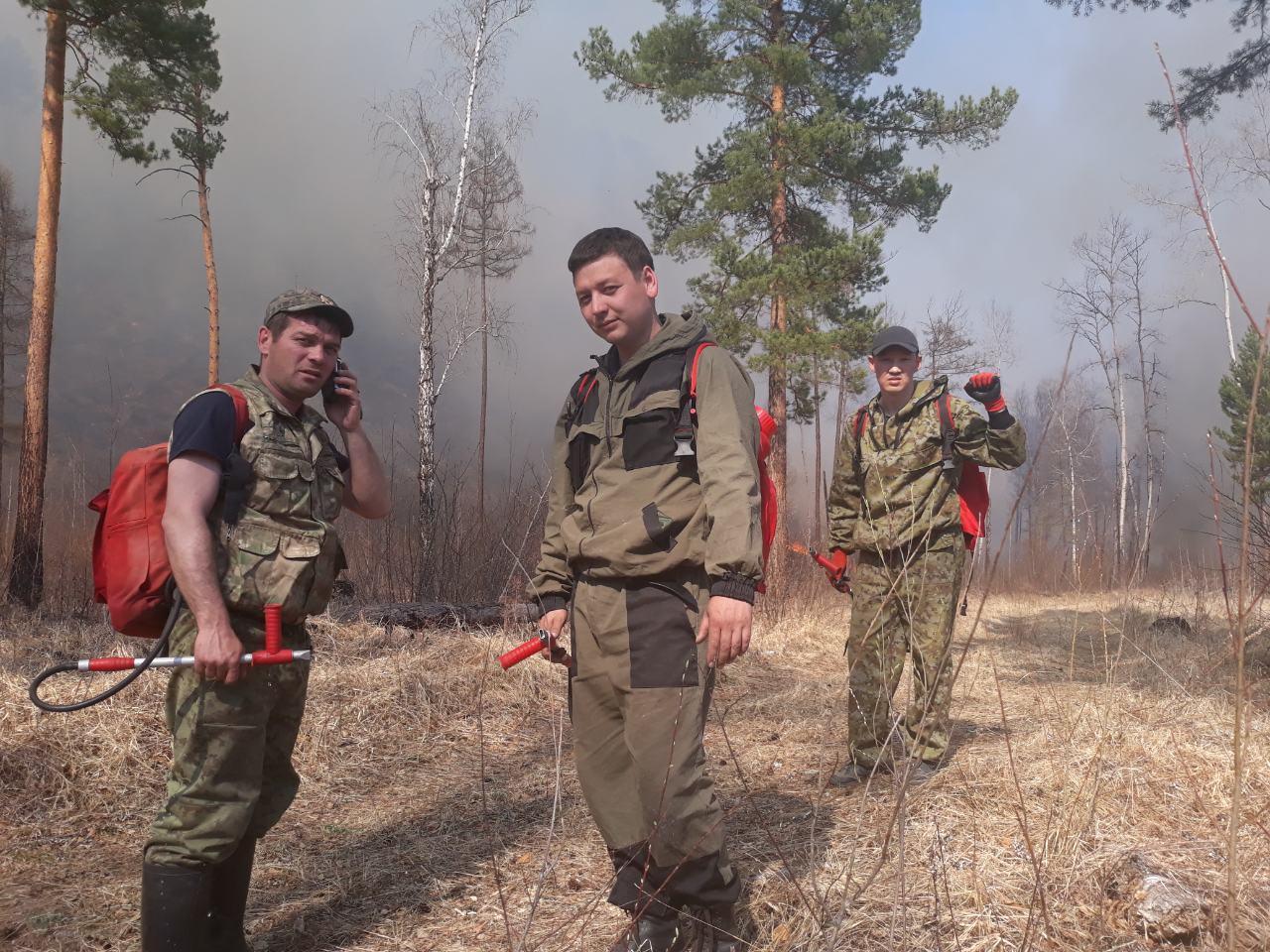 Крупный пожар действует в Тункинском национальном парке