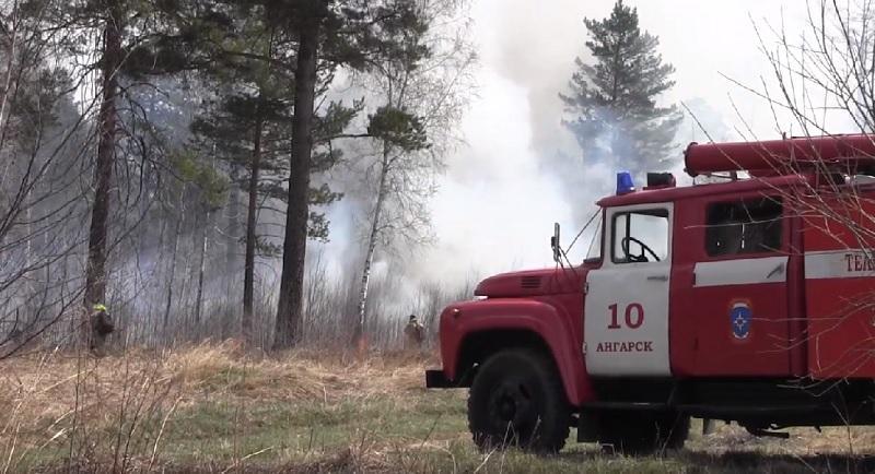 Лесные пожары в Приангарье. Видео от МЧС