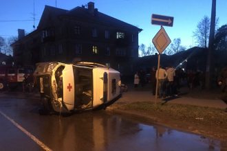 Машина скорой помощи попала в ДТП в Ангарске. Пациентка скорой скончалась