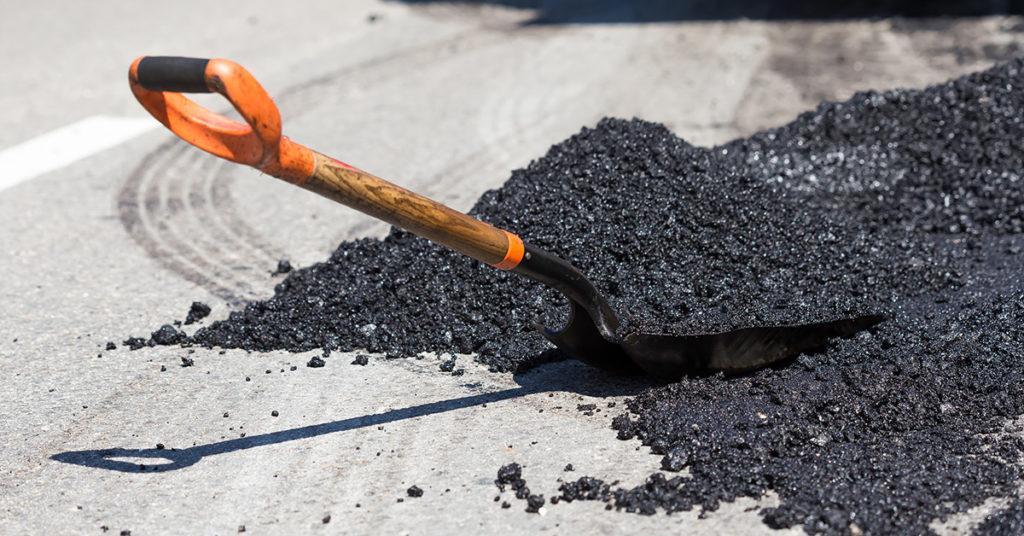 На дорогах Иркутска начались предремонтные работы