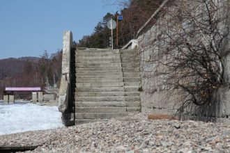 Набережная Листвянки продолжает разрушаться