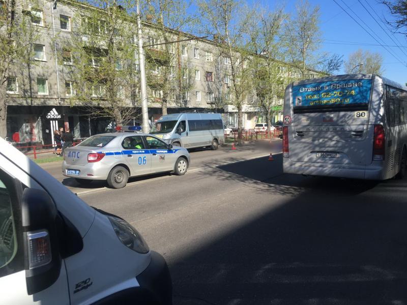 Неизвестный водитель насмерть сбил 11-классника на пешеходном переходе в Иркутске