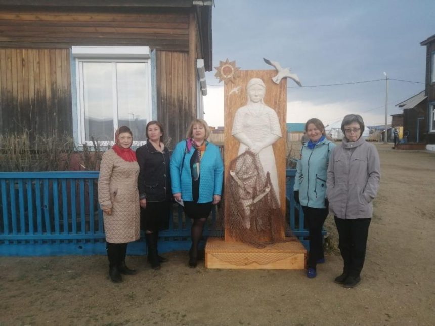 Памятник женщинам-труженицам тыла Великой Отечественной Войны - рыбачкам установили на Ольхоне