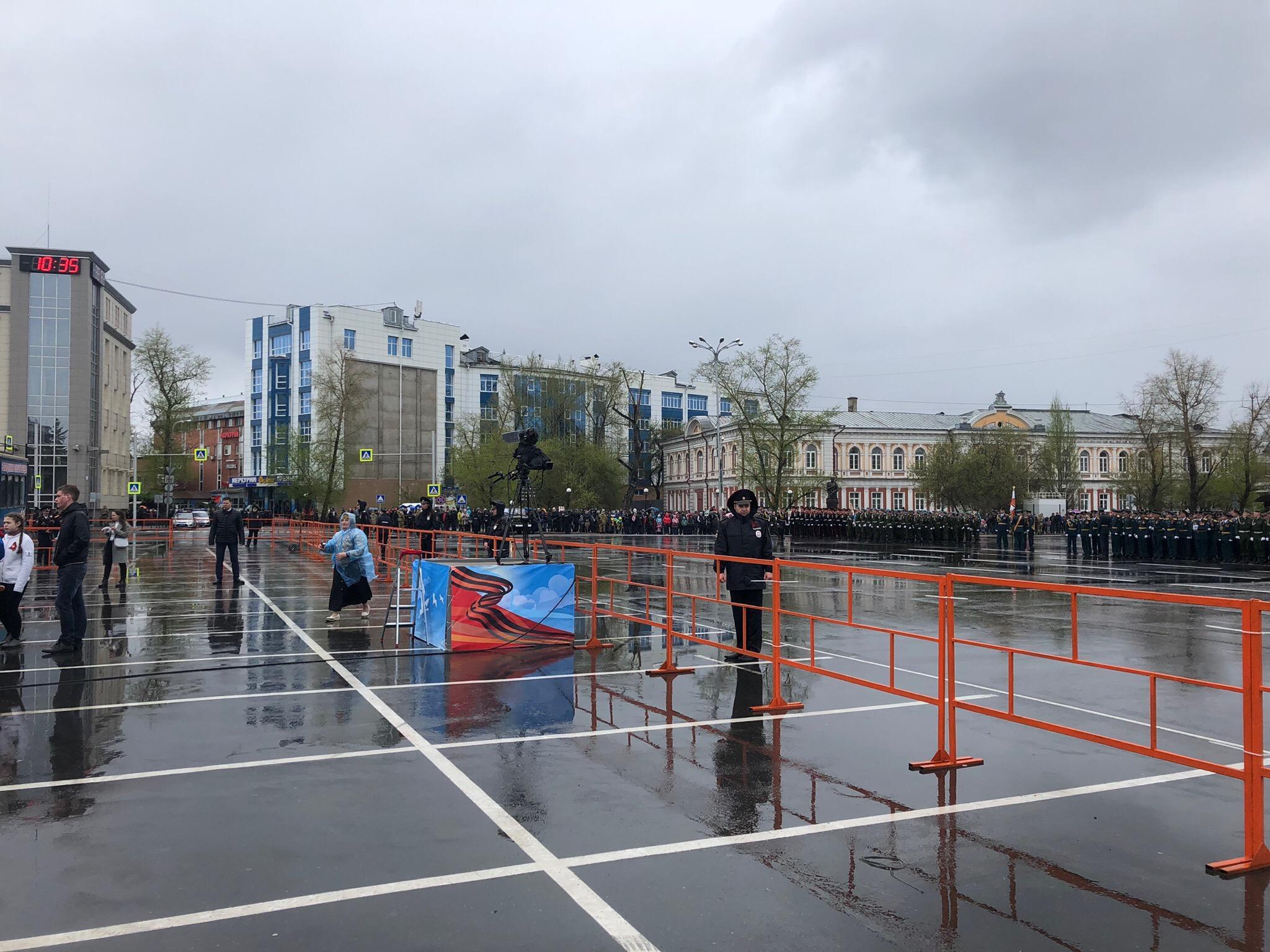 Парад Победы начался в сквере Кирова в Иркутске