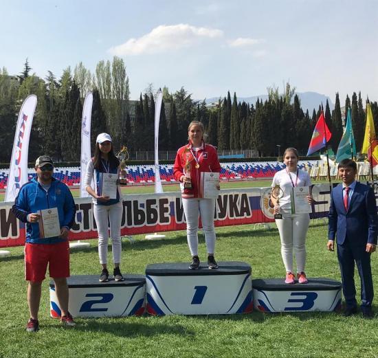 Спортсменка из Приангарья завоевала серебро на первенстве России по стрельбе из лука