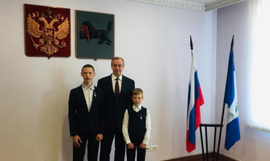 Трех ребят наградили знаком «Горячее сердце» в Иркутской области