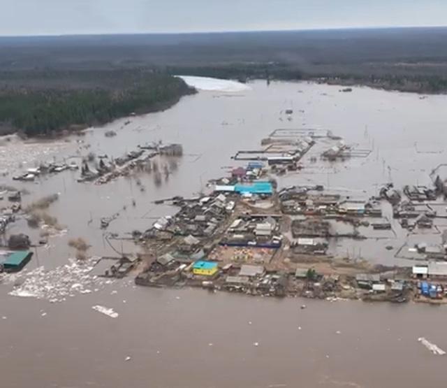Уровень воды в реке Нижняя Тунгуска, где подтопило дома, начал снижаться