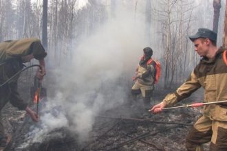 В Иркутском районе пожары пока сдерживают