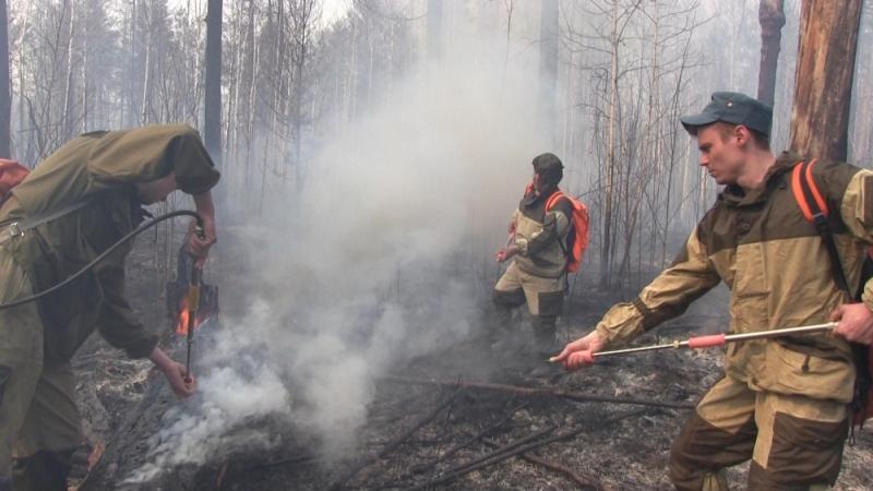 В Иркутском районе пожары пока сдерживают