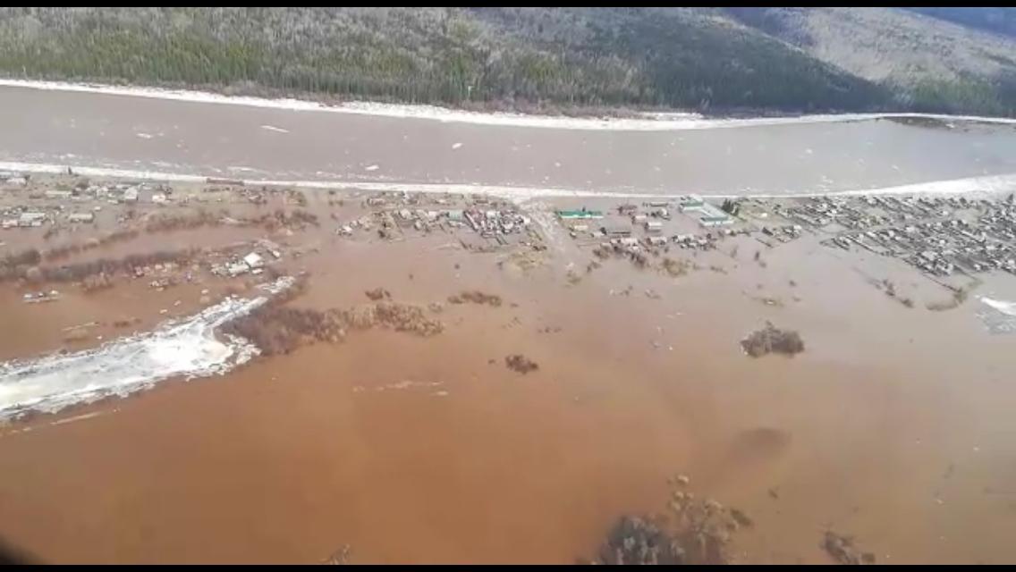 В Катангском районе для устранения паводка усилена группа спасателей