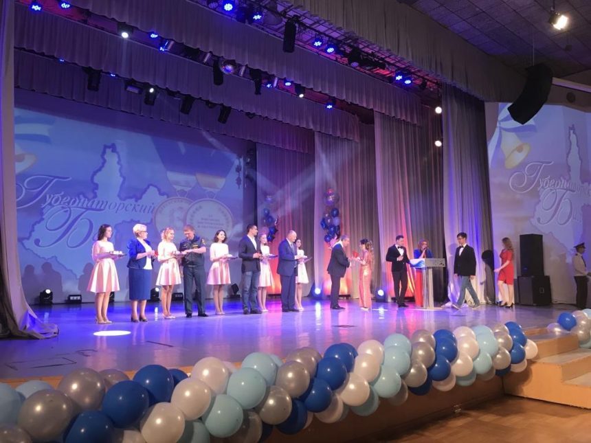522 выпускника закончили школы с золотыми медалями в Иркутской области
