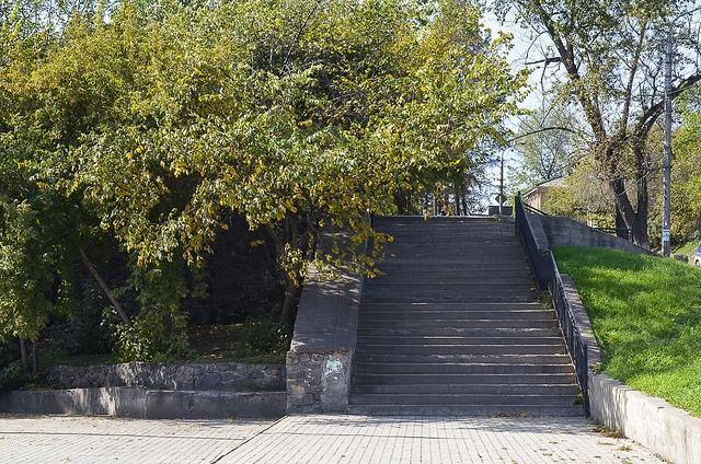 Дума Иркутска предлагает принять программу ремонта городских лестниц