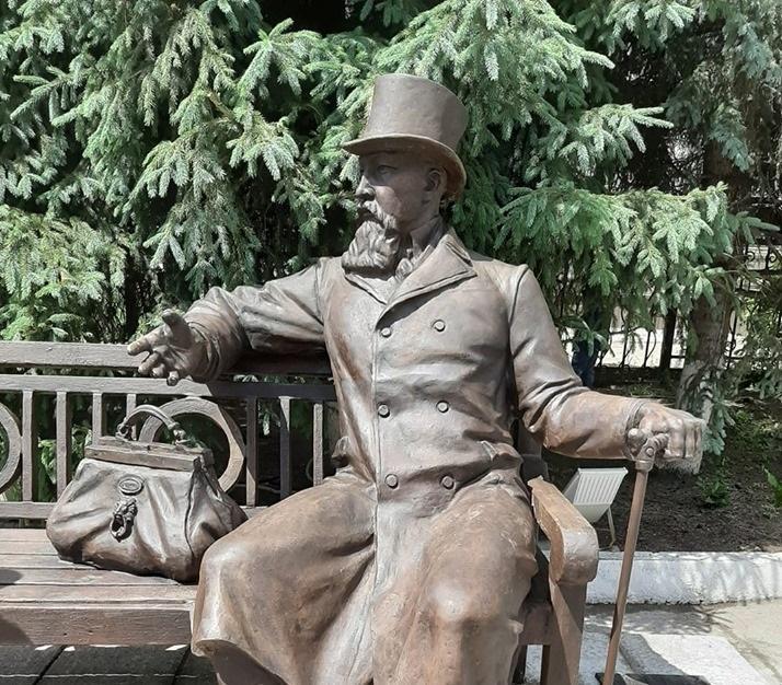 Памятник купцу и меценату Михаилу Бутину открыли в Иркутске