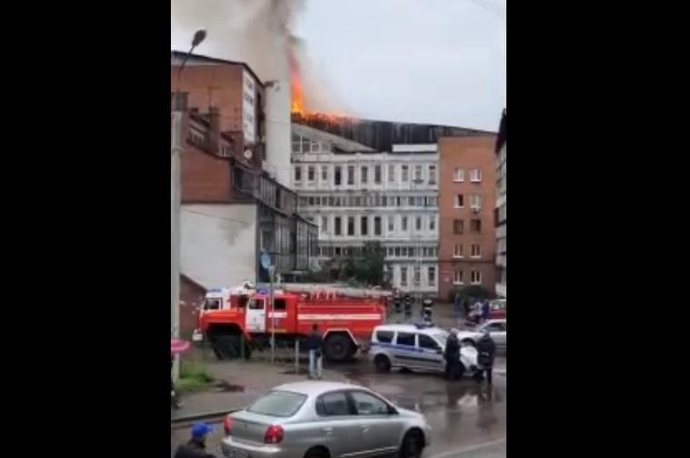 Пожар в семиэтажном доме произошел на улице Култукская в Иркутске