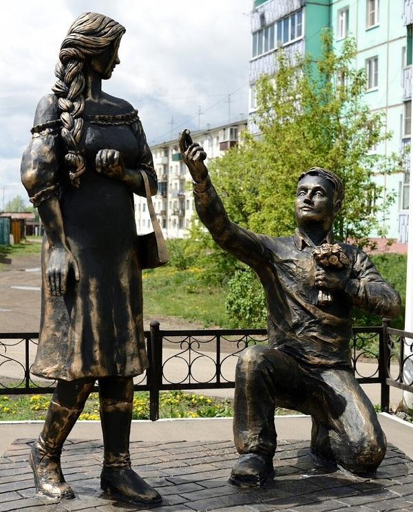 Романтическую скульптуру установили в Черемхово