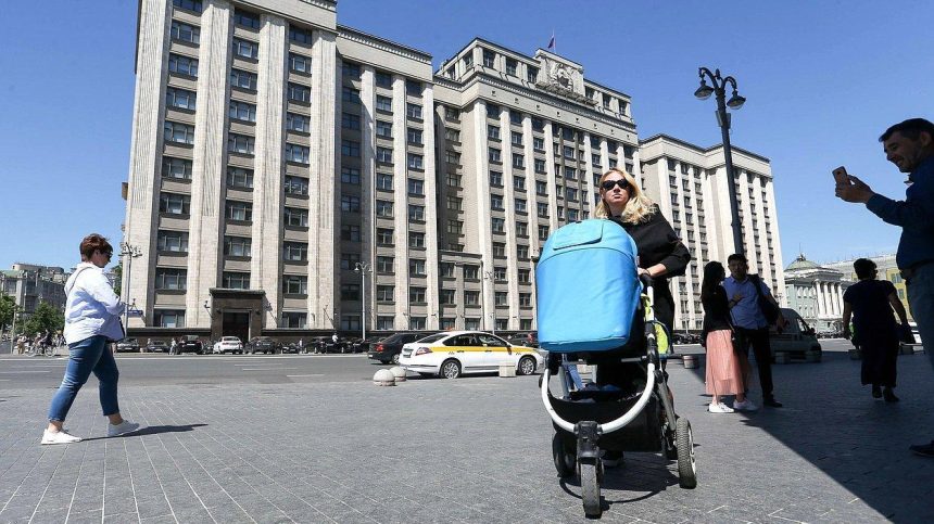 В Госдуму России внесен законопроект об увеличении пособия на ребенка от полутора до трех лет для нуждающихся