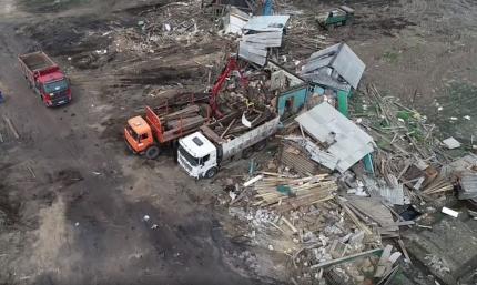 Аварийные дома начали сносить в Тулуне