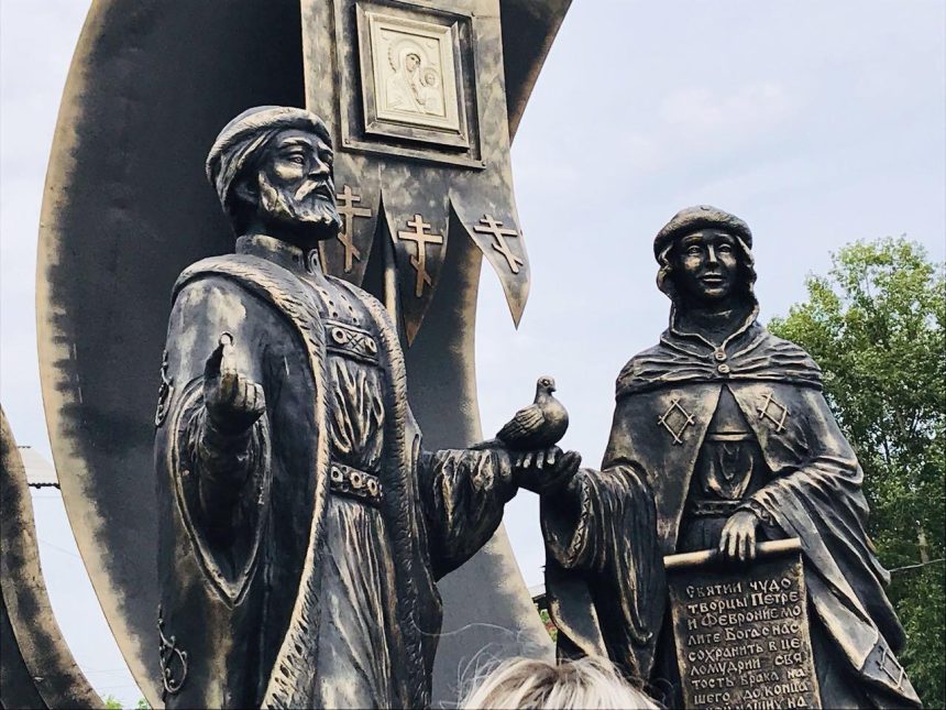 Памятник Петру и Февронии открыли в Черемхово
