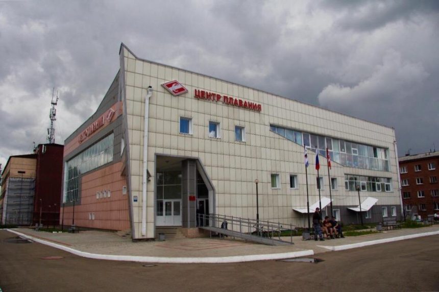 Центр плавания "Спартак" начали ремонтировать в Иркутске