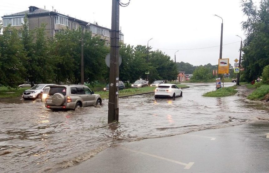 Улицы Ангарска затапливает из-за дождей