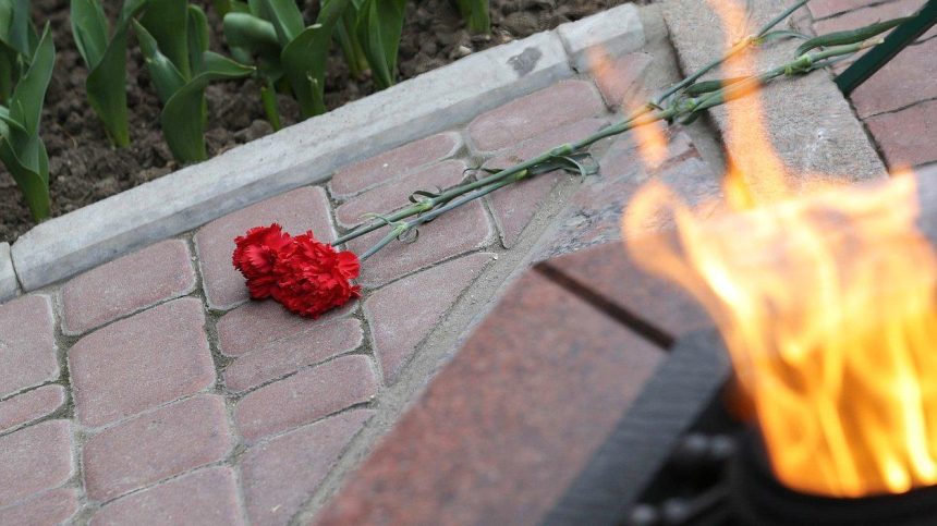 В России предлагают ввести общефедеральную минуту молчания в День памяти и скорби