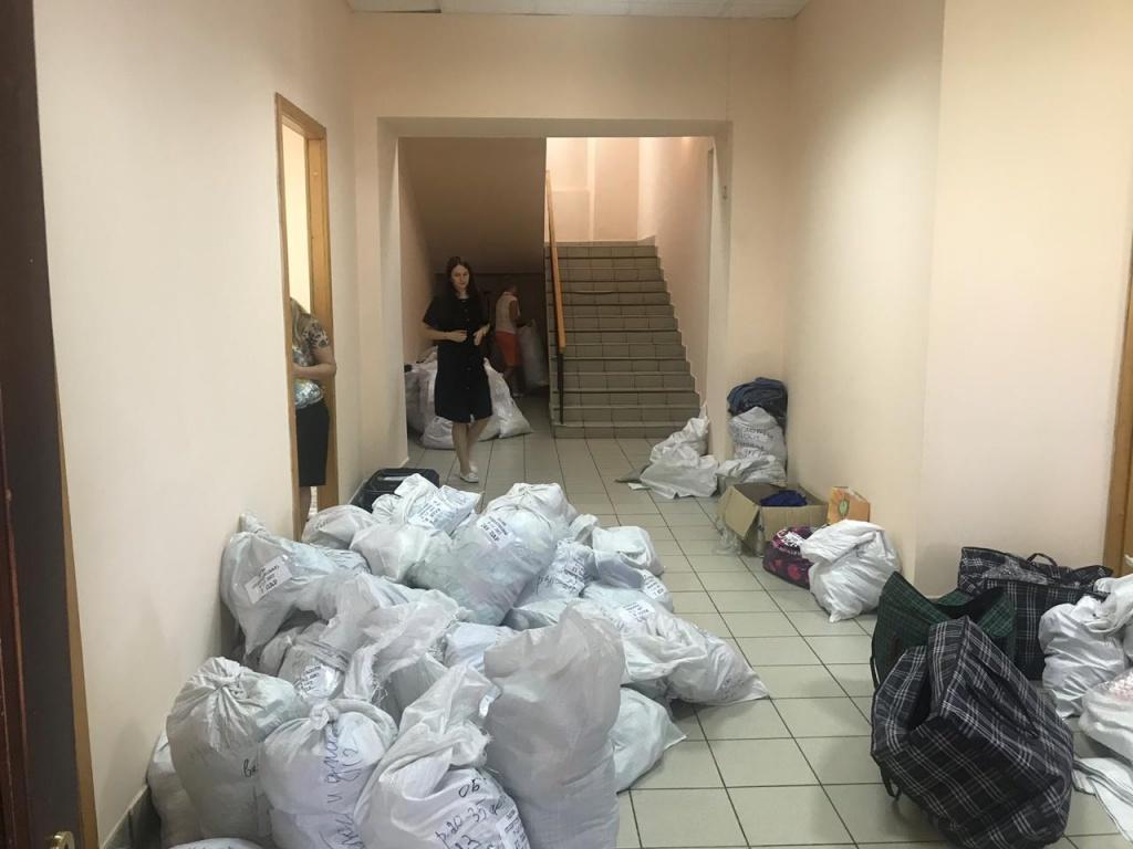 Власти Приангарья: сбор одежды для взрослых завершен. Пострадавшим от паводков необходимы вещи для детей, продукты и средства гигиены