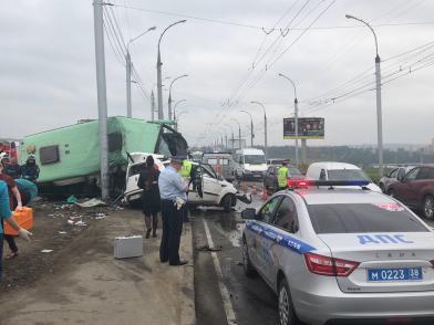 Два человека погибли в результате автомобильной аварии на плотине ГЭС