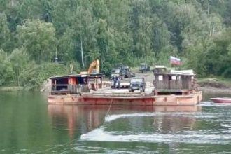 Две паромные переправы в Иркутской области, пострадавшие от паводка, восстановили